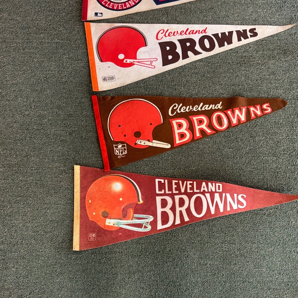 Vintage Sports Team Pennants - Picture 2 of 3